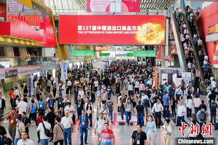 Smart Manufacturing QGM schijnt op de Canton Fair | QGM -aandelen Laat de wereld de kracht van Chinese bakstenen machines zien