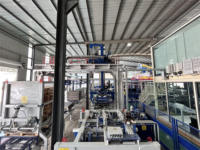 QGM's hoogwaardige productielijn voor PC-bakstenen uit de ZN-serie werd met succes in productie genomen bij een toonaangevend bedrijf in groene bouwmaterialen in het zuidwesten van China.