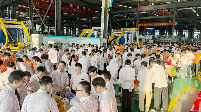 Diep Mid-Autumn Festival, Joyful Quangong - Quangong Machinery Co., Ltd's Mid-Autumn Festival Cake-Bearing Event 2025 werd met succes gehouden