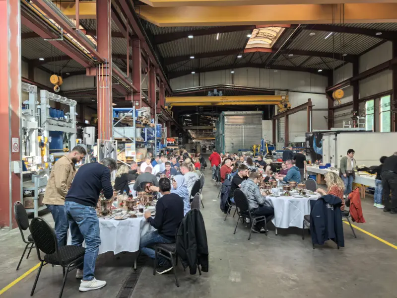 De geur van Chinese hotpot bereikt Duitsland! Quangong Machinery Co., Ltd. dochteronderneming Zenit viert projectsucces.